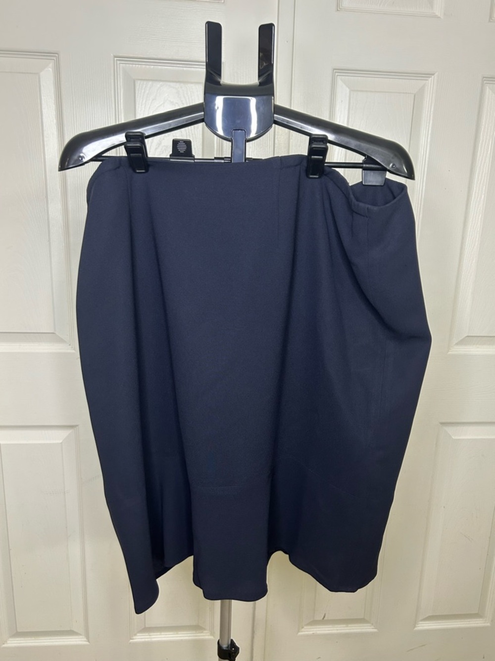 Casual Corner Navy Pencil Skirt - Sleek Office Staple